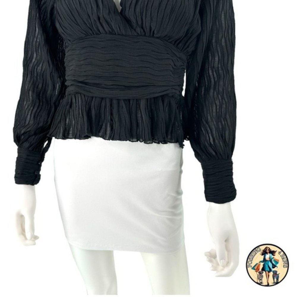 Petal & Pup | NEW Delilah Pleated V Neck Top in Black Size S - Picture 6 of 11